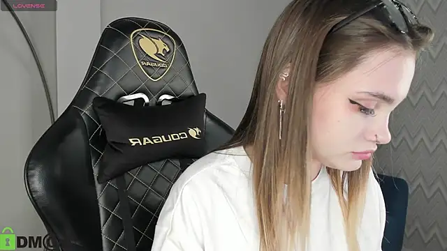 KarinaBroks online show from 11.21.25