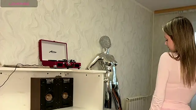 LindyEckland online show from 04.06.26