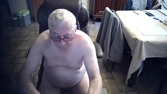 Snapshot of Alain633 chatting on 10.05.25 Alain633 online show from 10.05.25