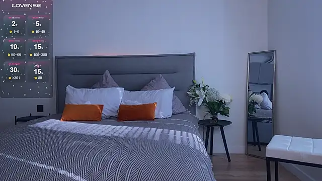 Sienna Mi  online show from 10.20.25