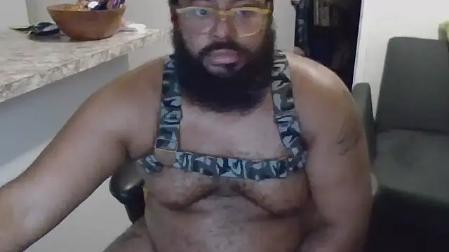 Snapshot of bear_named_j chatting on 10.05.25 bear named j online show from 10.05.25