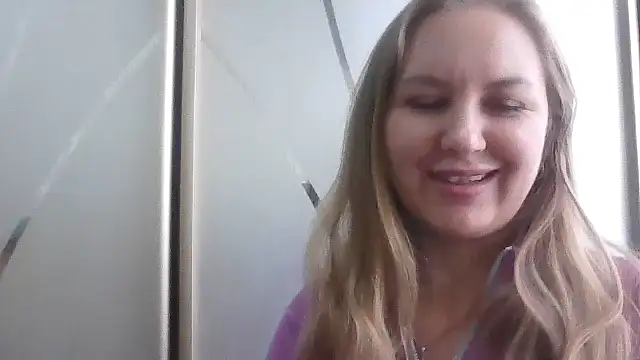Snapshot of CamilleMinx chatting on 10.06.25 CamilleMinx online show from 10.06.25