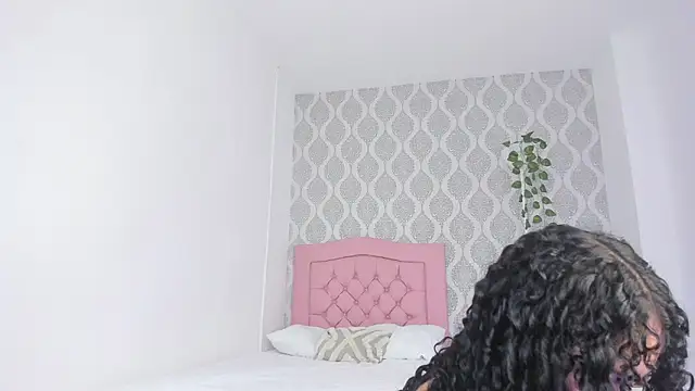 Snapshot of annalise_goerts chatting on 12.18.25 annalise goerts online show from 12.18.25