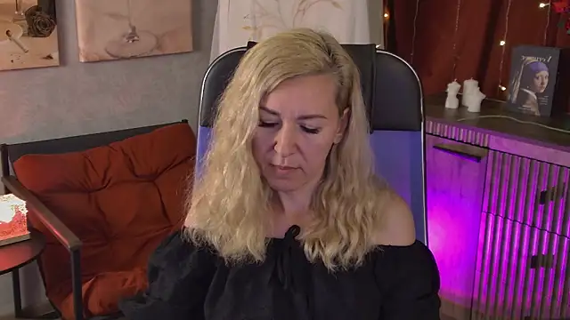 Snapshot of DonnaSmitth chatting on 06.16.26 DonnaSmitth online show from 06.16.26