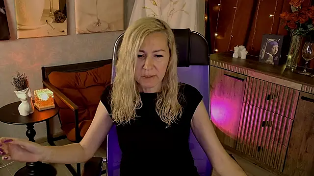 Snapshot of DonnaSmitth chatting on 06.22.26 DonnaSmitth online show from 06.22.26