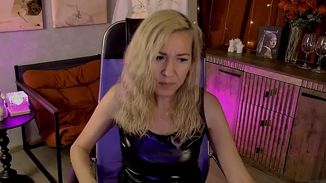 Snapshot of DonnaSmitth chatting on 06.23.26 DonnaSmitth online show from 06.23.26