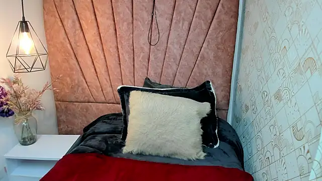 Issa Milf   online show from 11.25.25