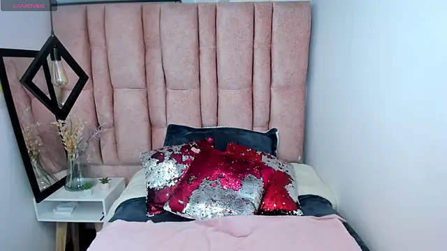 Issa Milf   online show from 05.15.26