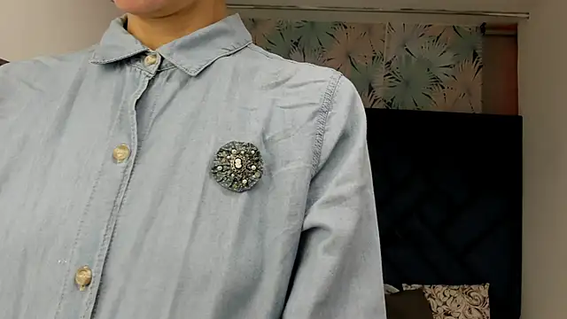 Valery More   online show from 10.21.25