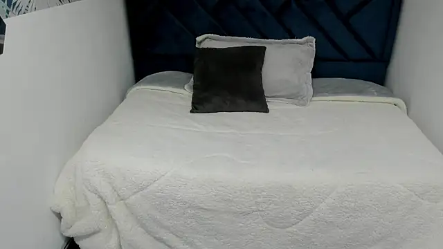 Valery More   online show from 11.26.25