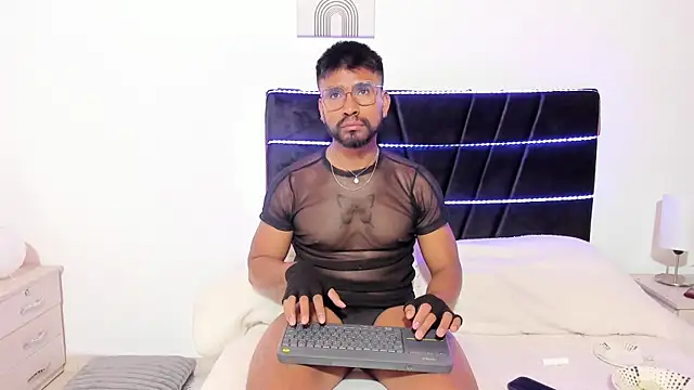 Taylormaccurdy  online show from 11.05.25