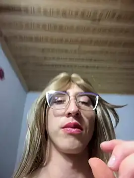 Snapshot of NICOLLE__12 chatting on 11.20.25 NICOLLE 12 online show from 11.20.25