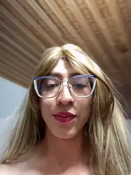 Snapshot of NICOLLE__12 chatting on 12.15.25 NICOLLE 12 online show from 12.15.25