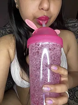 Snapshot of soniyaverma00 chatting on 04.30.26 soniyaverma00 online show from 04.30.26