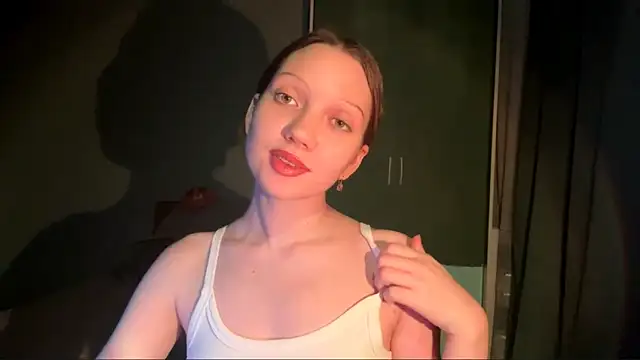 EmiIyKitty online show from 11.21.25