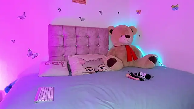 Snapshot of Lia_Roses3x chatting on 12.04.25 Lia Roses3x online show from 12.04.25