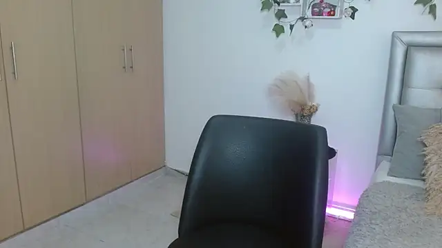 mia star 2 online show from 04.20.26