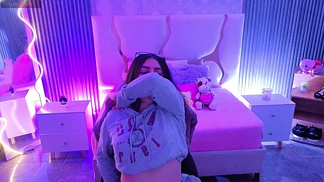 Ixchel tay online show from 04.13.26