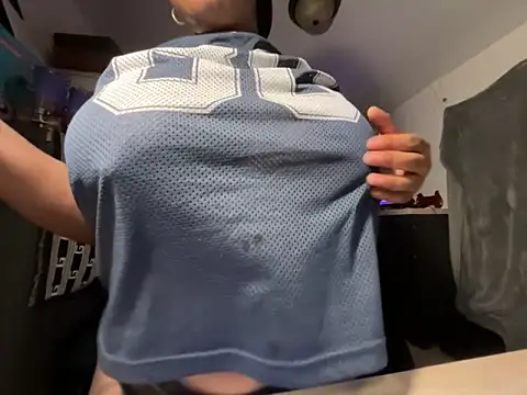 monicaval online show from 11.11.25
