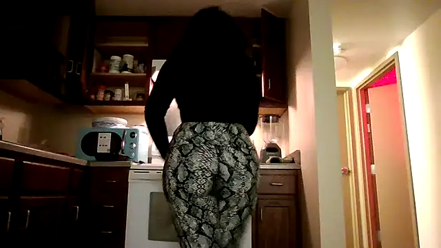 Snapshot of bellacagyal chatting on 10.26.25 bellacagyal online show from 10.26.25