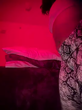 Snapshot of bellacagyal chatting on 12.20.25 bellacagyal online show from 12.20.25