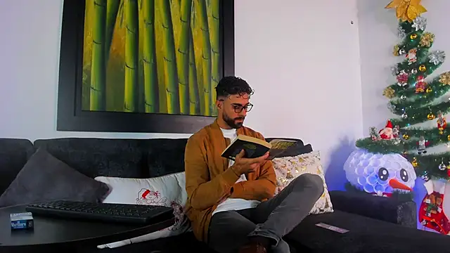 Snapshot of Kael_Bronte chatting on 12.18.25 Kael Bronte online show from 12.18.25