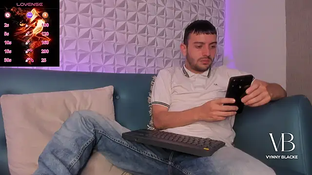 VynnyBlacke  online show from 11.13.25