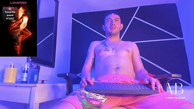 VynnyBlacke  online show from 11.25.25
