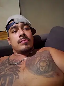 Snapshot of Nativeking32 chatting on 10.08.25 Nativeking32 online show from 10.08.25