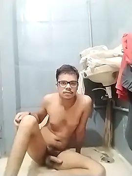 Snapshot of sexybobby13 chatting on 10.06.25 sexybobby13 online show from 10.06.25