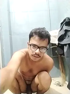 Snapshot of sexybobby13 chatting on 10.15.25 sexybobby13 online show from 10.15.25