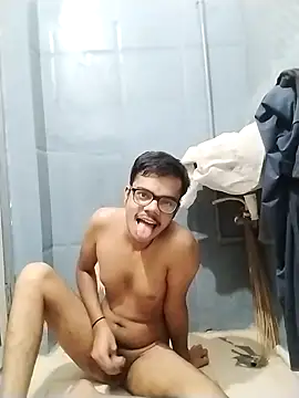 Snapshot of sexybobby13 chatting on 10.17.25 sexybobby13 online show from 10.17.25