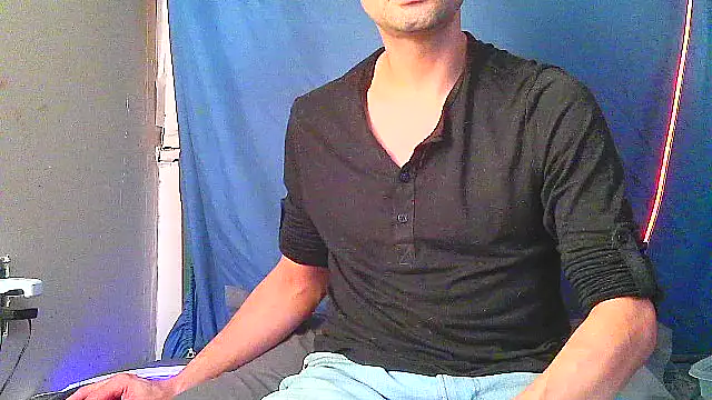 Snapshot of highinhtxx chatting on 10.10.25 highinhtxx online show from 10.10.25