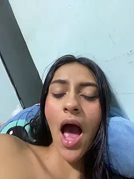 Snapshot of miluwatson chatting on 10.18.25 miluwatson online show from 10.18.25