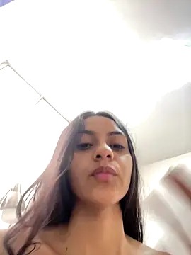 Snapshot of miluwatson chatting on 10.18.25 miluwatson online show from 10.18.25