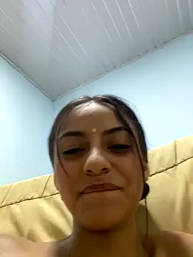 Snapshot of miluwatson chatting on 11.20.25 miluwatson online show from 11.20.25