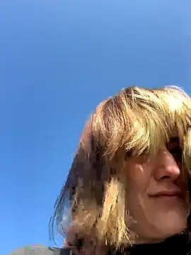 Snapshot of silentasachurchmouse chatting on 12.01.25 silentasachurchmouse online show from 12.01.25