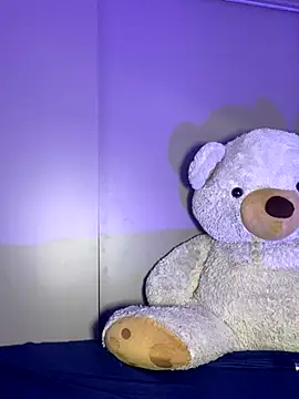 Snapshot of EmilyZuits chatting on 10.03.25 EmilyZuits online show from 10.03.25