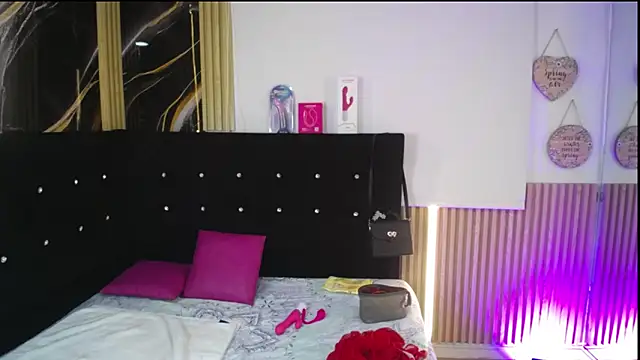 chloe  Jones  online show from 04.06.26