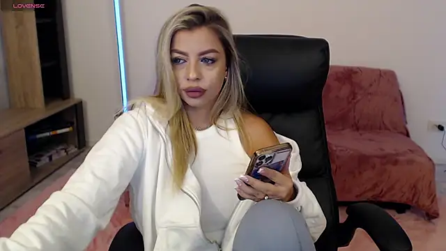 nicole   91 online show from 10.04.25