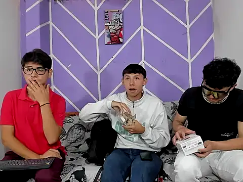 Snapshot of nexusboyhot chatting on 12.04.25 nexusboyhot online show from 12.04.25