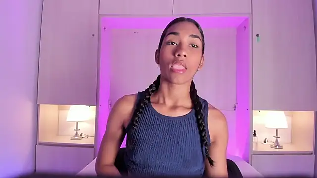 AnahiCollins online show from 02.28.26