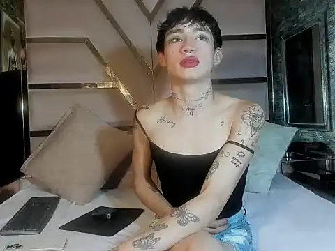 Mila Leon online show from 10.06.25