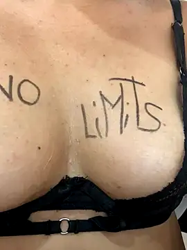 Valentinahot7 online show from 12.21.25