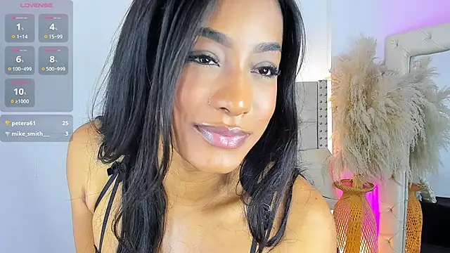 Snapshot of mia_juicy_ chatting on 09.28.25 mia juicy online show from 09.28.25