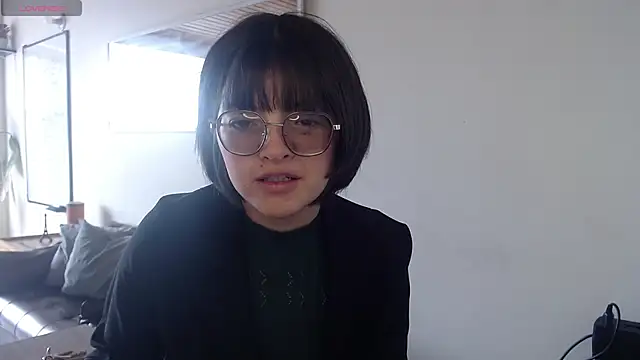 NamiDVelvet online show from 10.02.25