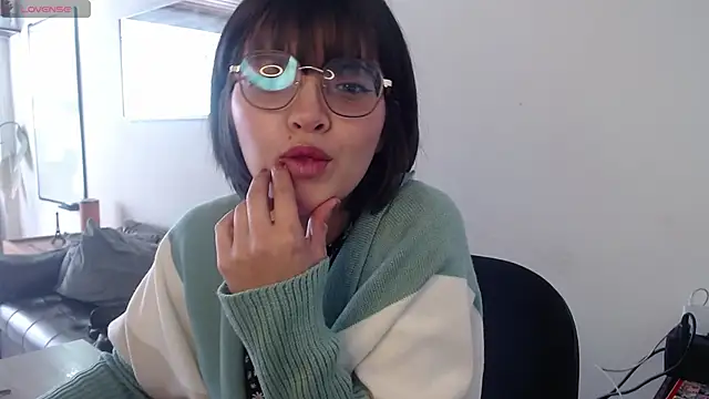 NamiDVelvet online show from 10.03.25