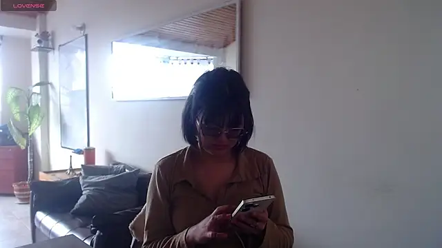 NamiDVelvet online show from 10.11.25