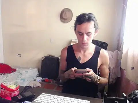 Snapshot of monroedelrey chatting on 10.24.25 monroedelrey online show from 10.24.25