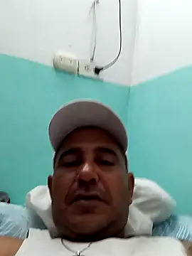 Snapshot of cesargoch87 chatting on 09.28.25 cesargoch87 online show from 09.28.25